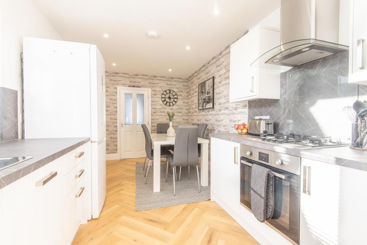 Bright, Fresh, Renovated 3 Bedroom Apartment In The Heart Of Montrose Region Region Angus Exterior foto