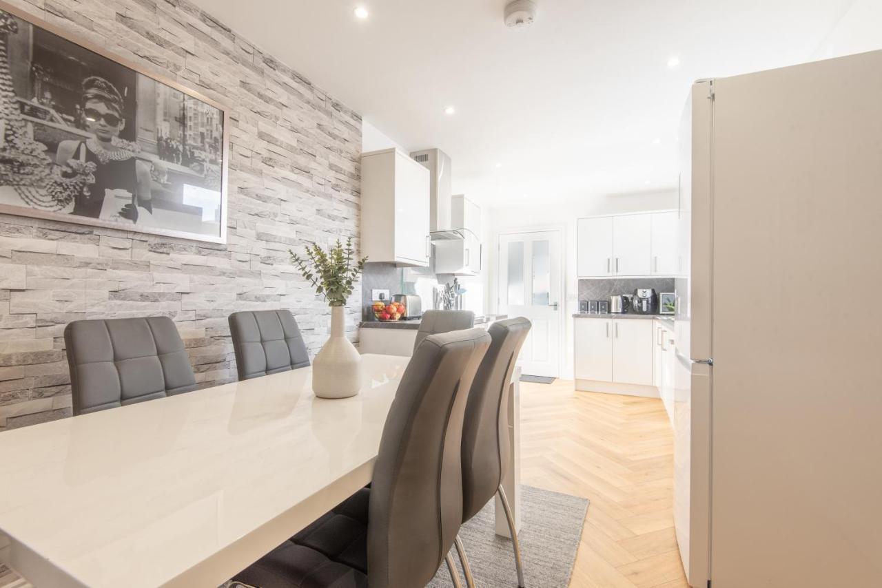 Bright, Fresh, Renovated 3 Bedroom Apartment In The Heart Of Montrose Region Region Angus Exterior foto